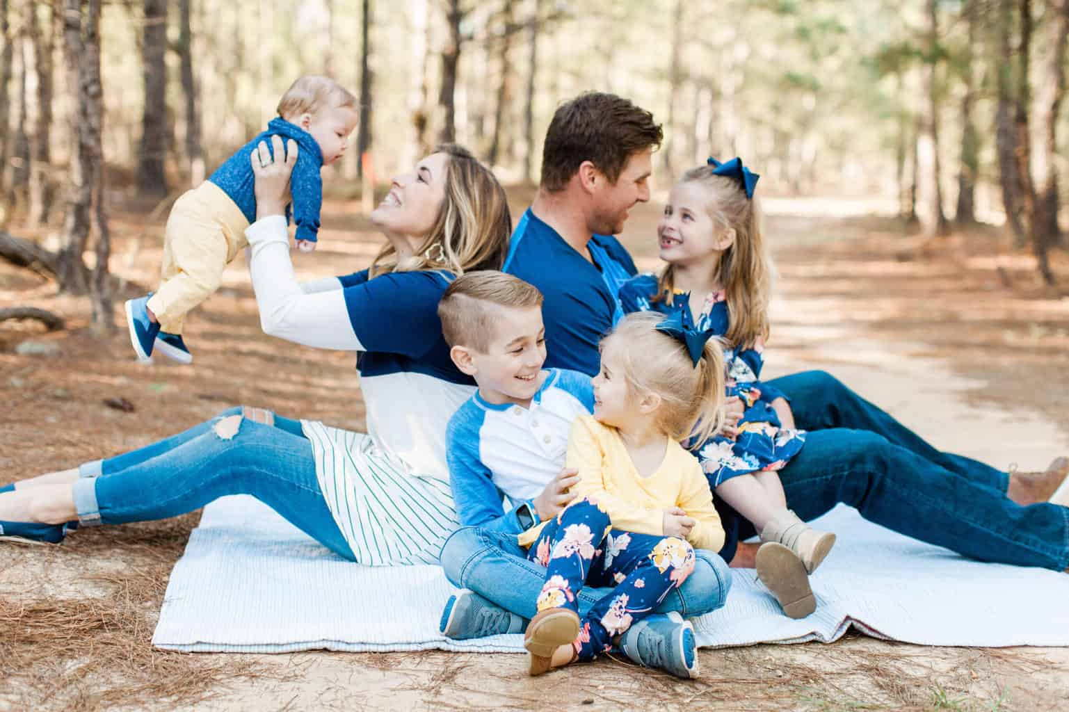 30+ Best Summer Family Photo Ideas: What to Wear and More!