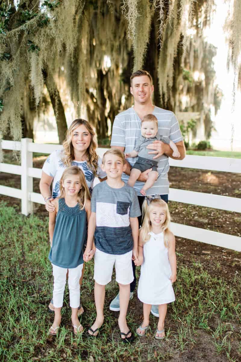 30+ Best Summer Family Photo Ideas: What to Wear and More!